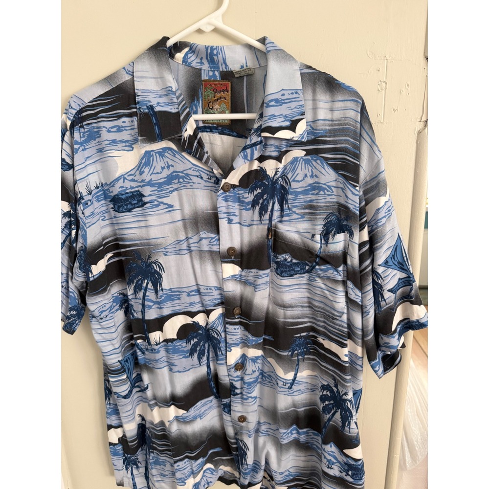 Pineapple Connection Mens Hawaiian Shirt Medium Blue Black Rayon Tropical Scenic